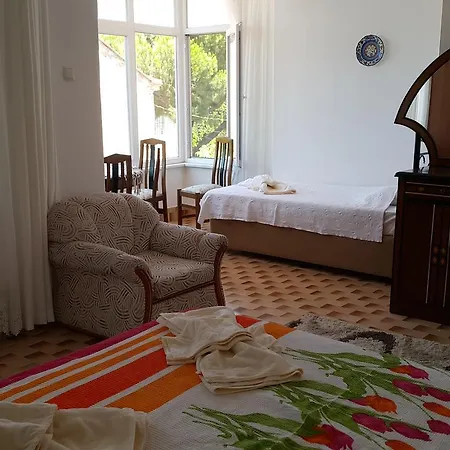Ayvalik Pansiyon *